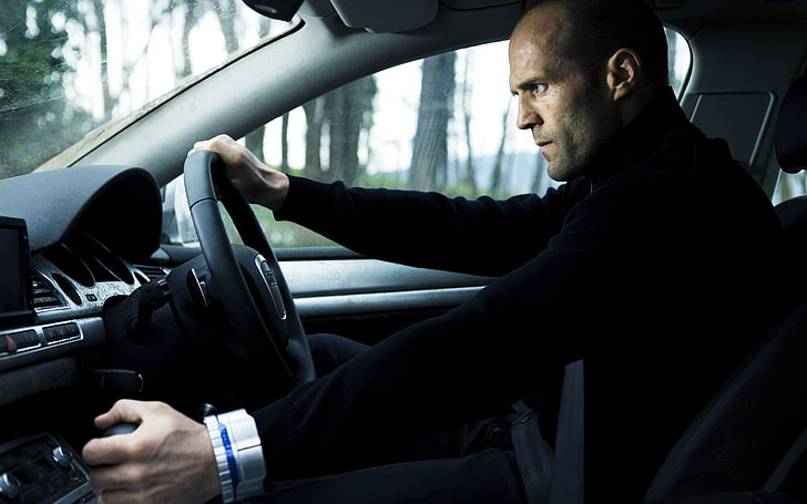 Jason Statham dengan Audi S8 dalam film Transporter